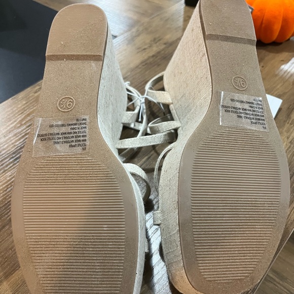 Wild Fable Women's Platform Wedge High Heel Sandals Ankle Strap Memory Foam - Picture 3 of 3